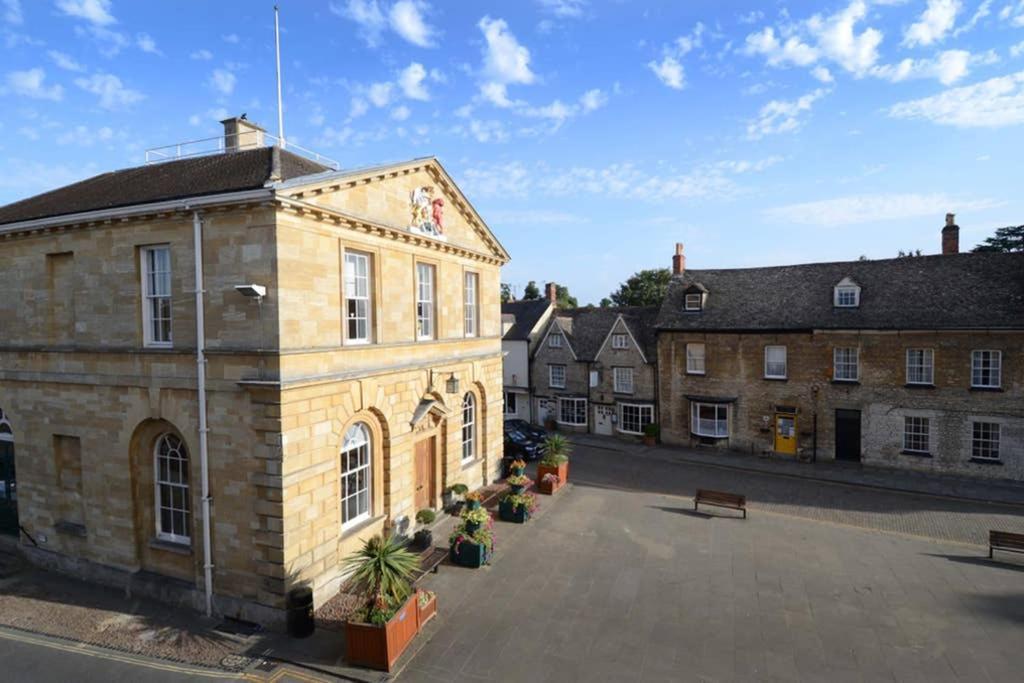Oxfordshire Living - The Spencer Apartment - Удсток Екстериор снимка