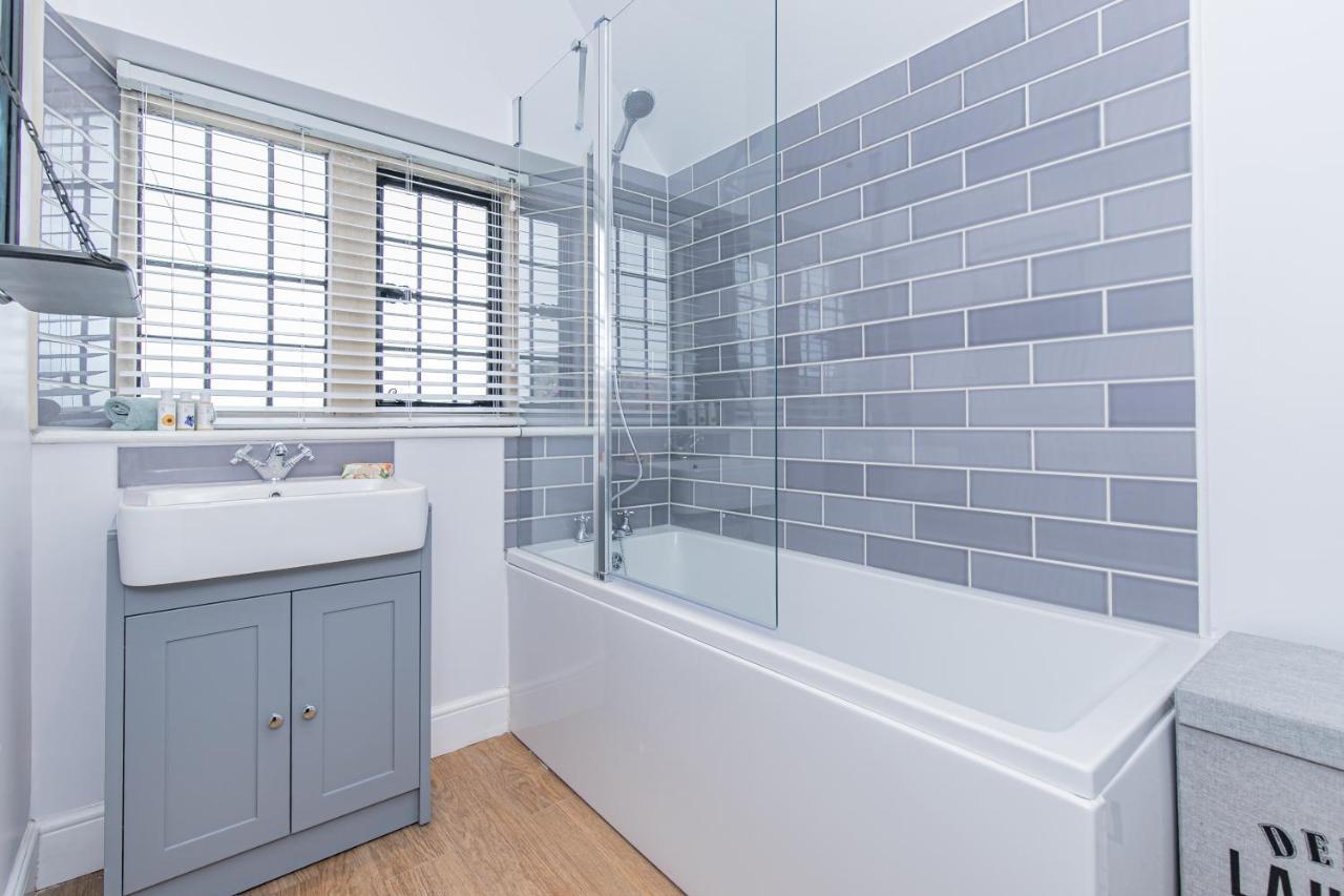 Oxfordshire Living - The Spencer Apartment - Удсток Екстериор снимка